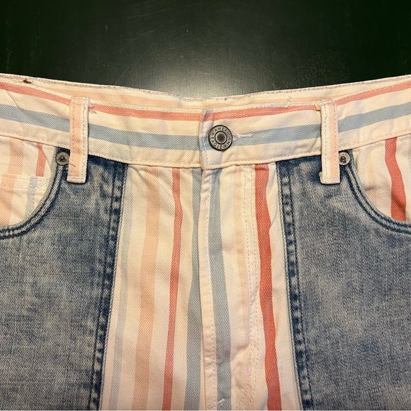 American Eagle woman’s Striped Jean Shorts - Picture 3 of 8